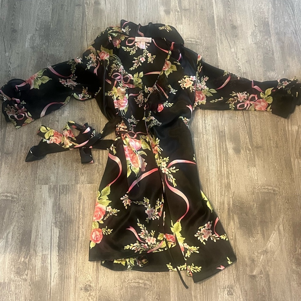 BEAUTIFUL Oscar De La Renta Pink‎ Label
size Medium dressing robe